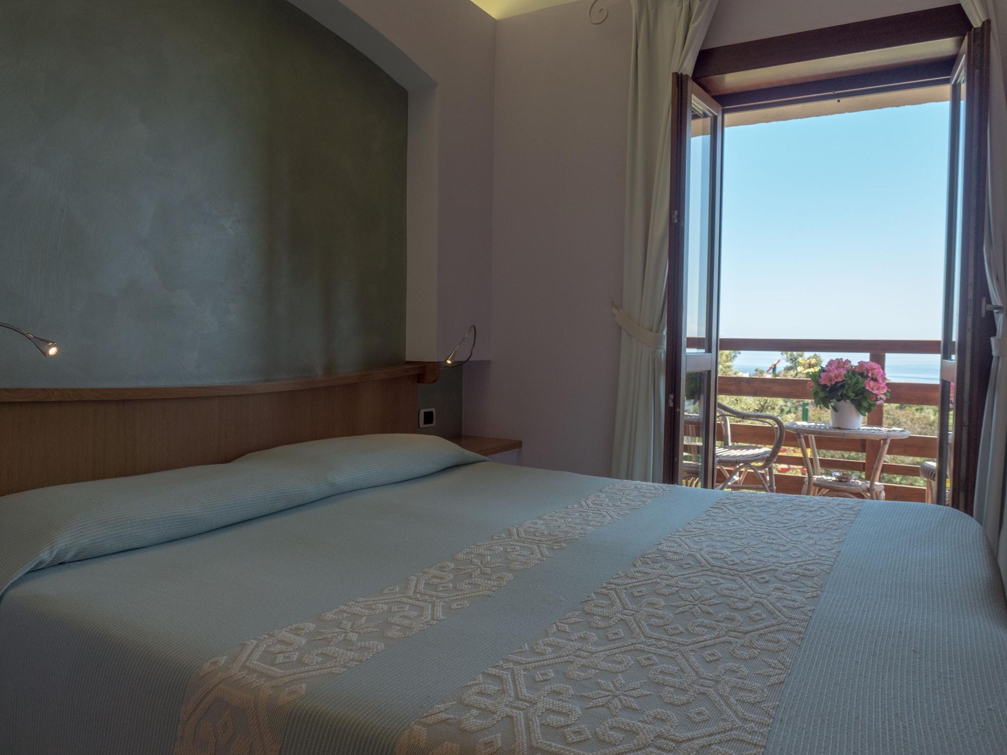 Hotel Cala Reale Стінтіно Екстер'єр фото