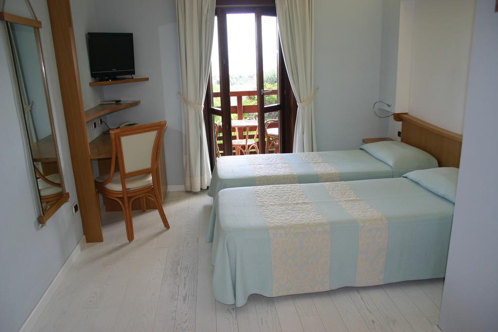 Hotel Cala Reale Стінтіно Екстер'єр фото
