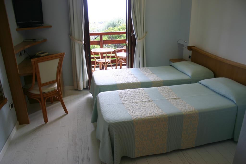 Hotel Cala Reale Стінтіно Екстер'єр фото